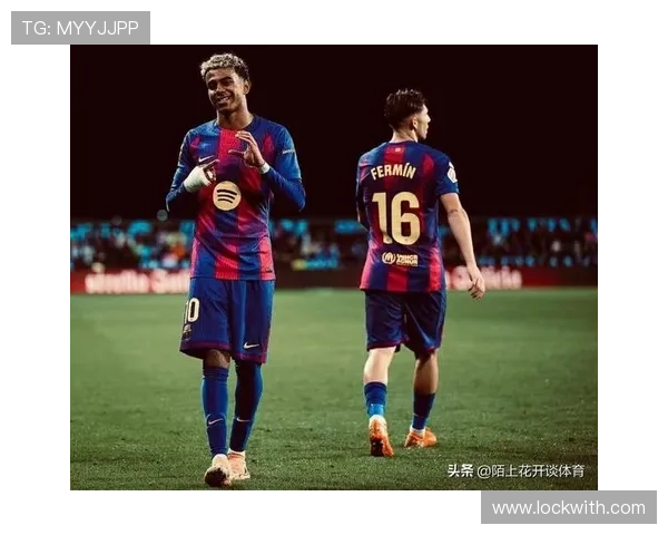 西甲焦点战巴萨逆转胜 霍安·加西亚失误助莱万替补建功3-1取胜